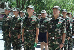 參加上海西點(diǎn)軍事夏令營體驗濃厚的軍營文化生活