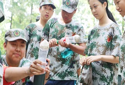 上海西點軍事夏令營幫助孩子走出成長一大步