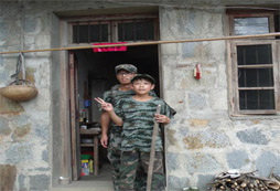孩子在上海西點(diǎn)軍事夏令營得到成長