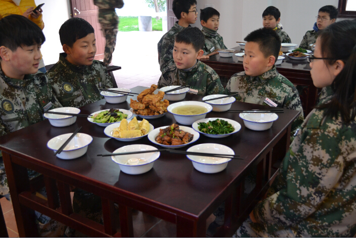 軍事夏令營(yíng)