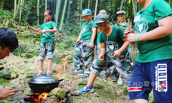 福建軍事夏令營(yíng)