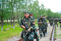 廈門青少年軍事夏令營(yíng)專注于青少年軍事拓展訓(xùn)練