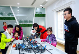 多大的孩子可以參加西安青少年機(jī)器人夏令營？