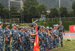 暑假該怎樣選擇夏令營(yíng)活動(dòng)？
