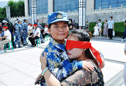 襄陽中學(xué)生夏令營培養(yǎng)孩子軍人本色