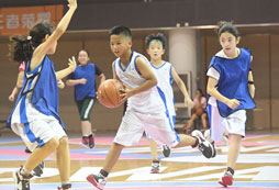 參加咸寧青少年夏令營加入籃球盛宴
