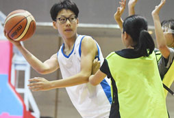 參加咸寧青少年暑假夏令營享受籃球盛宴