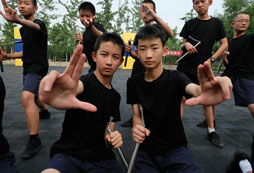 咸寧青少年軍事夏令營培養(yǎng)孩子獨(dú)立成長