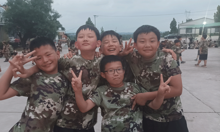 小學(xué)生夏令營(yíng).gif
