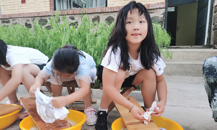 小學(xué)生夏令營(yíng).gif