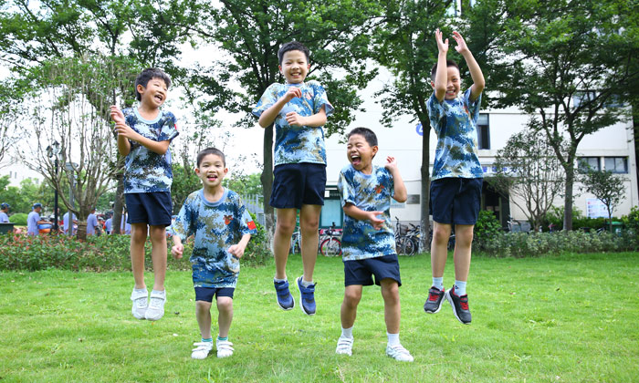 小學(xué)生軍事夏令營(yíng)報(bào)名多少錢(qián)