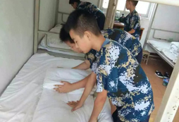 小學(xué)生軍事夏令營適合什么樣的孩子？