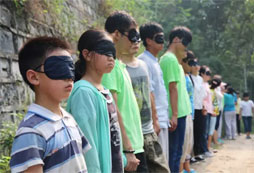 孩子剛7歲能參加小學(xué)生夏令營嗎?