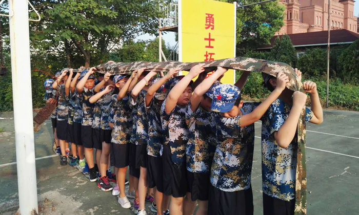 小學(xué)生軍事夏令營(yíng)讓孩子收獲更豐富的經(jīng)歷！.jpg