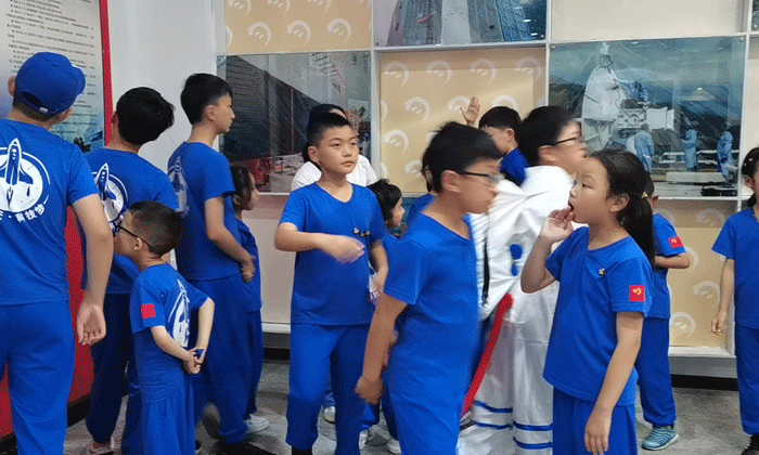 西昌航天夏令營帶你走進航天背后的故事！.gif
