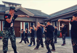 西南軍事夏令營價(jià)格是多少