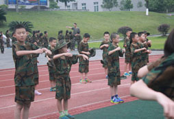 <strong>參加西南四川軍事夏令營對(duì)孩子有什么幫助？</strong>