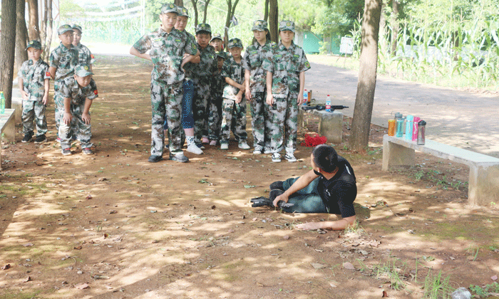 西南軍事夏令營費(fèi)用.gif