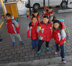 學生的暑期活動是學校教育的重要補充