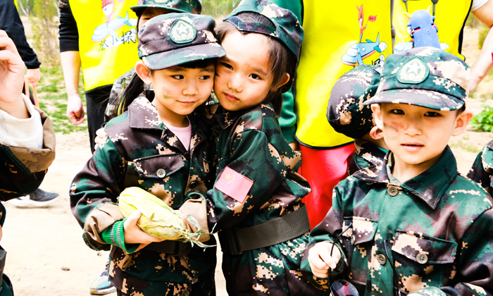 信號旗軍事夏令營為孩子的成長打好基礎(chǔ)！