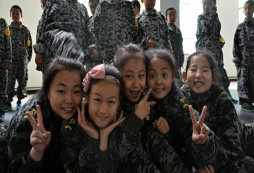新疆軍事夏令營(yíng)讓孩子更加優(yōu)秀