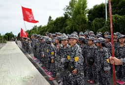 參加新疆軍事夏令營能夠糾正孩子不良習慣