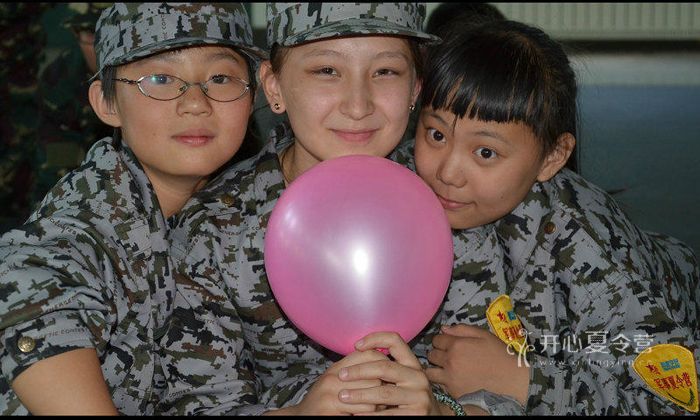 新疆軍事夏令營(yíng)