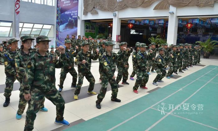 新疆軍事夏令營(yíng)