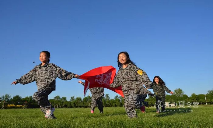 新疆青少年軍事夏令營(yíng)