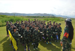 新疆夏令營(yíng)讓孩子在暑假精彩生活