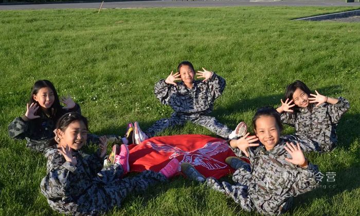 新疆軍事夏令營(yíng)