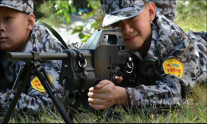 新疆小學生軍事夏令營活動