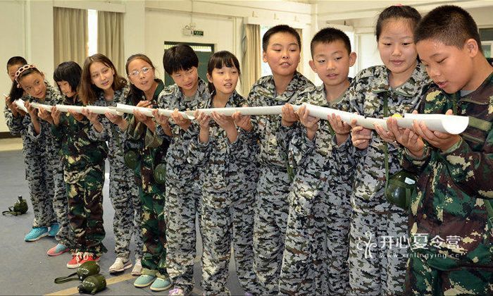 新疆軍事夏令營(yíng)