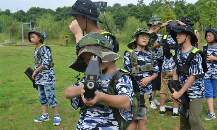 新疆青少年軍事夏令營