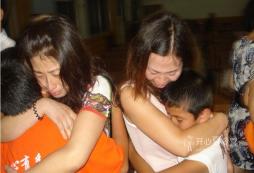 和青少年成長(zhǎng)夏令營(yíng)一起提升孩子心理素質(zhì)！