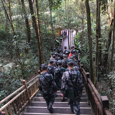 參加西雙版納軍事夏令營讓孩子變得獨(dú)立