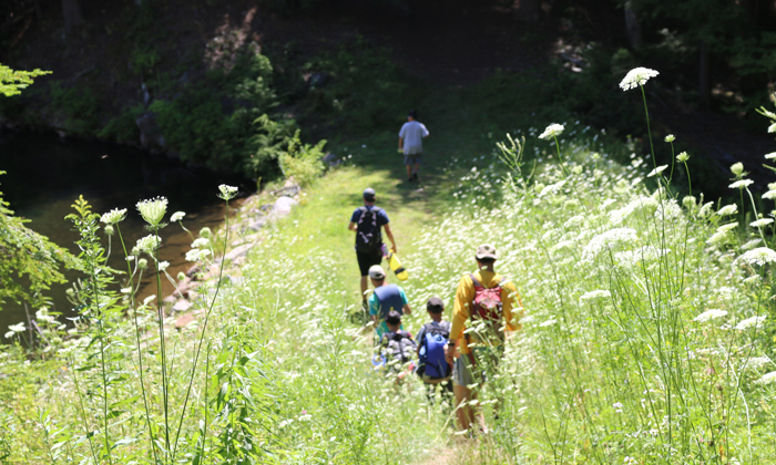 參加拓展訓(xùn)練給孩子帶來(lái)不一樣的人生體驗(yàn)