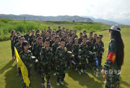 孩子比較內(nèi)向，適合參加新疆軍事夏令營(yíng)嗎？