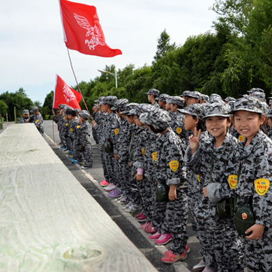 暑期參加新疆軍事夏令營可以提高孩子哪些什么？