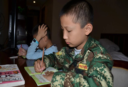 參加新疆軍事夏令營(yíng)孩子收獲了什么？