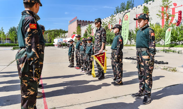 面對面站軍姿