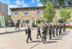 向前看軍事訓(xùn)練營給你一個(gè)別樣課堂