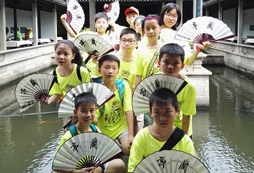 參加徐州研學(xué)夏令營(yíng)在體驗(yàn)中學(xué)習(xí)和鍛煉