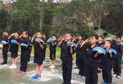 徐州軍事夏令營(yíng)將培養(yǎng)孩子獨(dú)立能力！