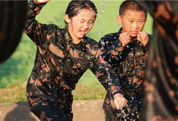 暑假和徐州青少年軍事夏令營(yíng)一起探索軍事秘密
