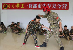 參加深圳小小特工夏令營(yíng)體驗(yàn)大自然的魅力