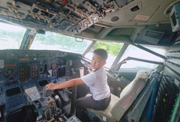 開飛機
