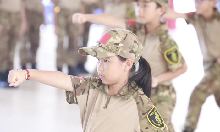 女兵英姿
