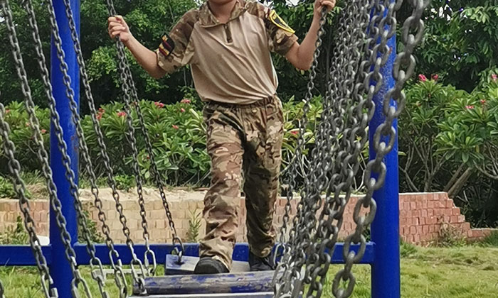 過鐵鏈橋