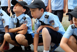 夏令營拜托枯燥拓展讓軍事化訓練變得更有趣